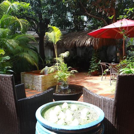 Alibi Guesthouse Phnom Penh Exterior foto