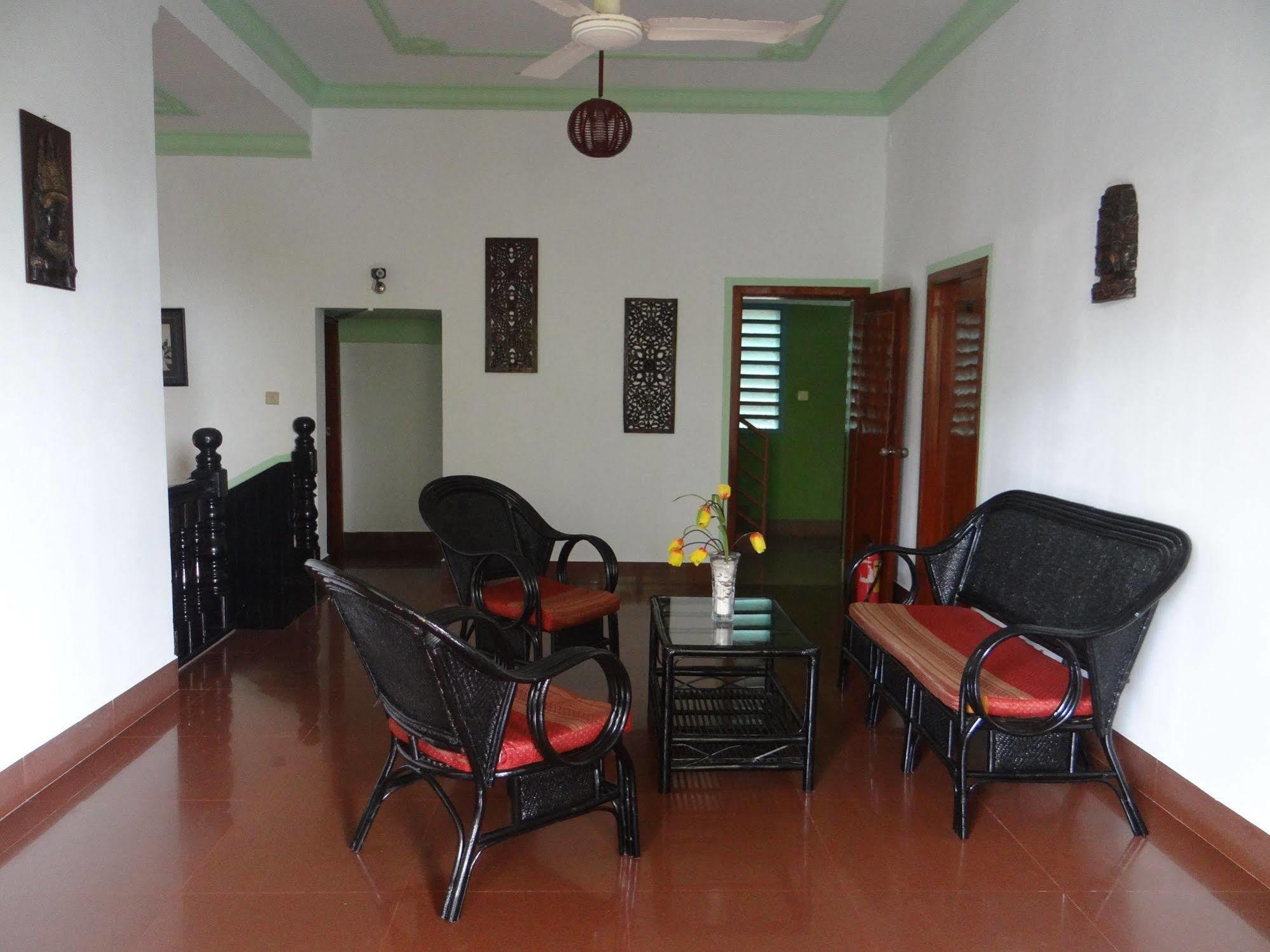 Alibi Guesthouse Phnom Penh Exterior foto