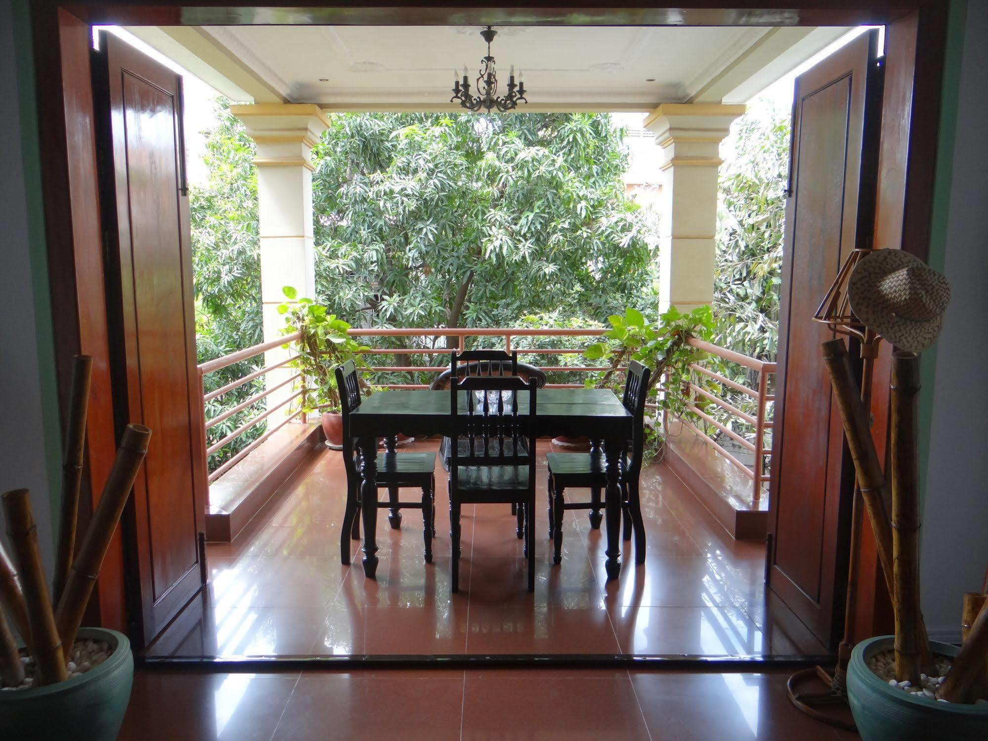 Alibi Guesthouse Phnom Penh Exterior foto